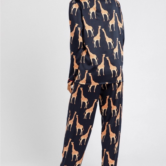 Chelsea Peers • Giraffe Print Pajama Set - Picture 2 of 5